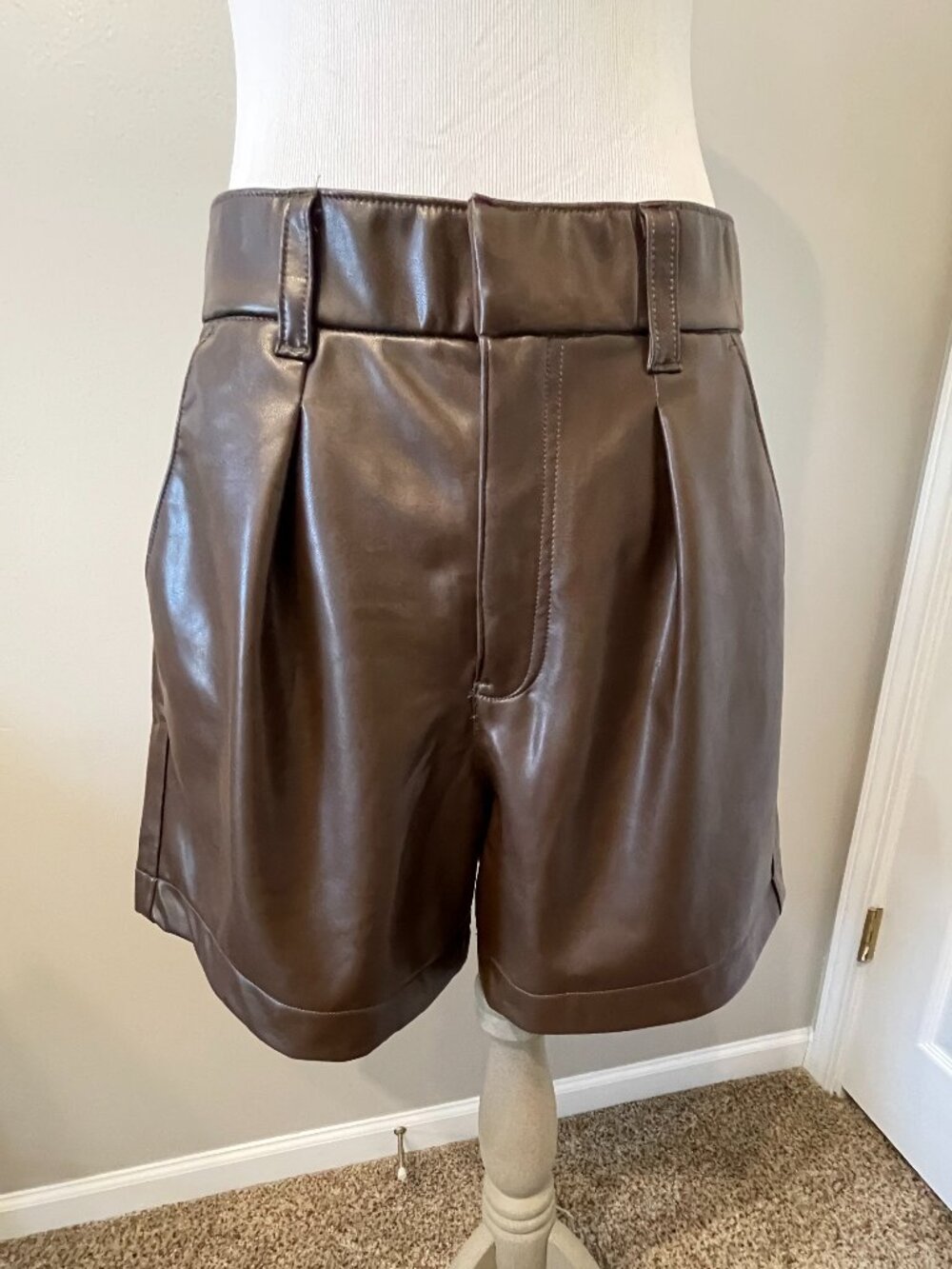 Abercrombie & Fitch Vegan Leather Pleated Shorts, Brown, Size
